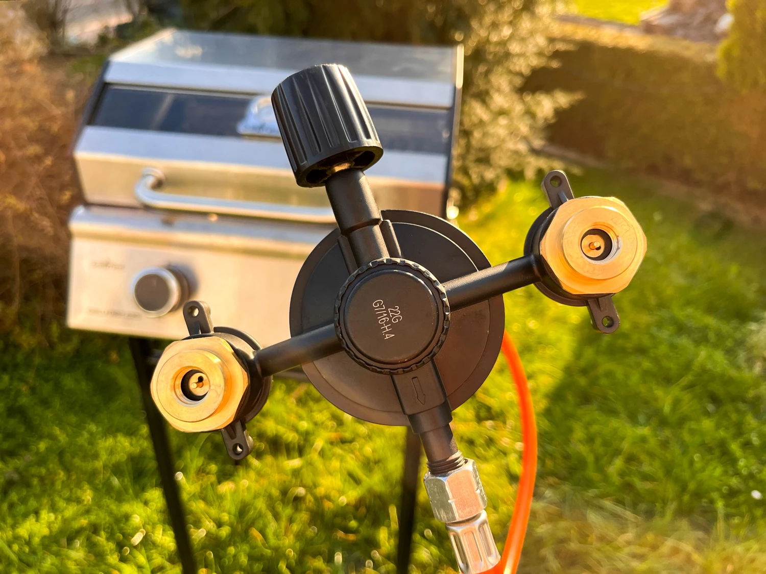 Grillfürst Kombi Kartuschen-Druckregler 50 Mbar - Für Den Anschluss Von 2 Gaskartuschen 3 Grillfürst Kombi Kartuschen-Druckregler 50 Mbar - Für Den Anschluss Von 2 Gaskartuschen