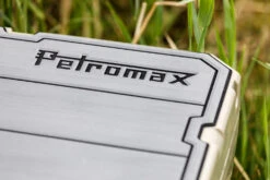 Petromax Haft-Auflage Für Kühlbox Kx50 Grau Mit Linien 9 Petromax Haft-Auflage Für Kühlbox Kx50 Grau Mit Linien -Camping-Abenteuer Petromax Haftauflage Kuehlbox grau Linien Detail