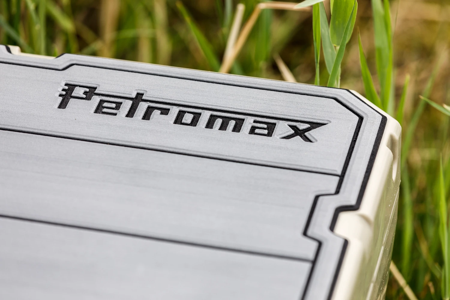 Petromax Haft-Auflage Für Kühlbox Kx50 Grau Mit Linien 6 Petromax Haft-Auflage Für Kühlbox Kx50 Grau Mit Linien – Bild 4