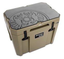 Petromax Haft-Auflage Für Kühlbox Kx25 Grau Mit Drachenemblem -Camping-Abenteuer Petromax kx25 padg d Haft Auflage Kuehlbox kx25 sand grau Drachen 3 1624970466
